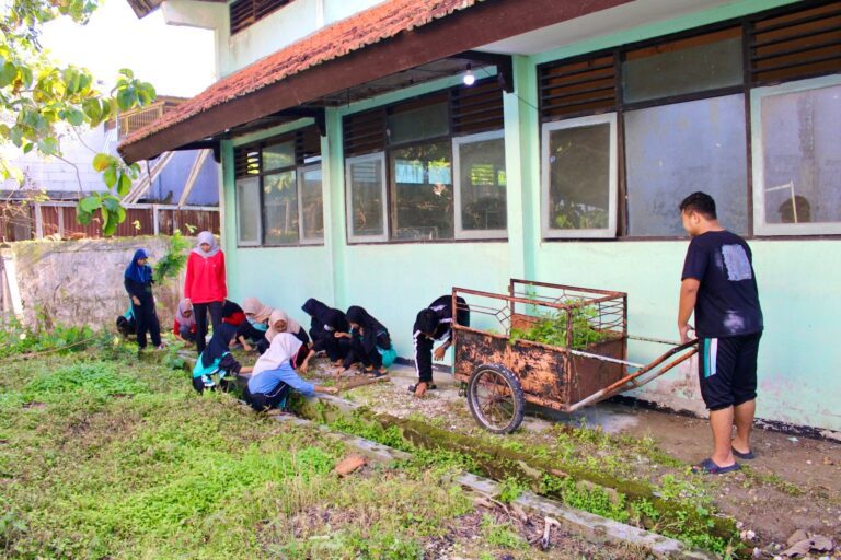 UPT PSBR Bojonegoro Perkuat Karakter Penerima Manfaat Lewat Program Kerja Bakti Rutin