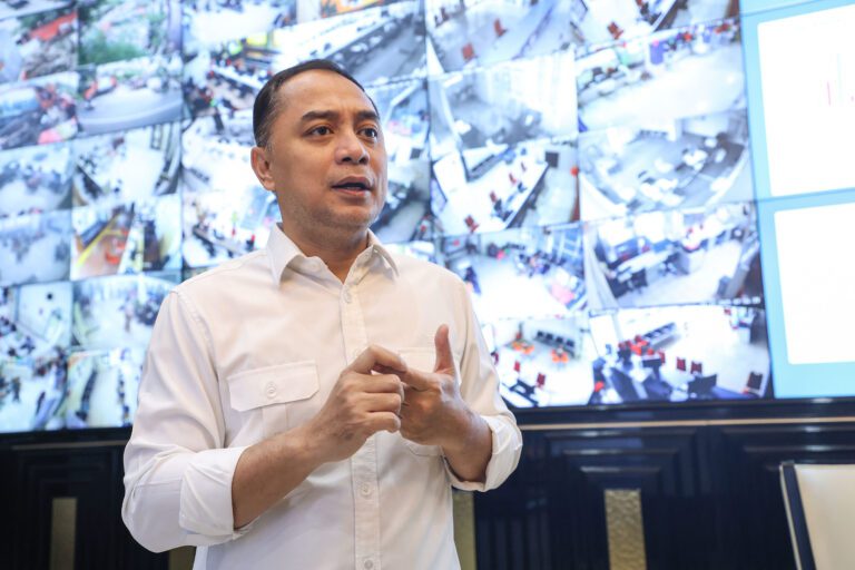 Penerapan Parkir Non-Tunai, Wali Kota Eri Tegaskan Jukir Menolak Aktivasi Rekening Akan Diganti