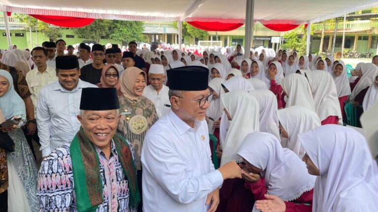 Didampingi Wabup Nurul Azizah, Menko Zulkifli Hasan Kunjungi Bojonegoro untuk Sukseskan Program Pangan
