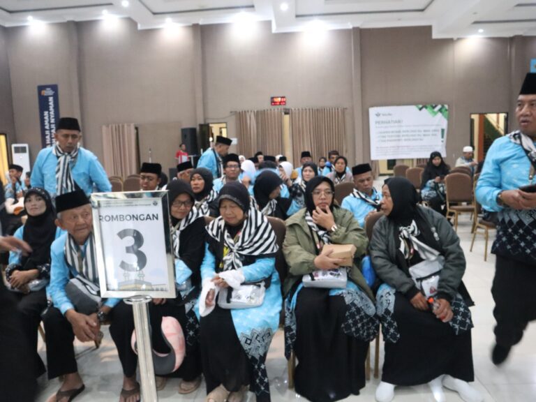 5.252 Jemaah Embarkasi Surabaya Telah Diberangkatkan ke Tanah Suci