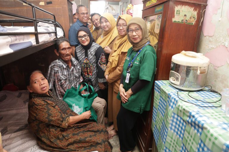 Peringati Hari Kartini, Pemkot Surabaya Gelar Baksos Nakes Menyapa Warga: Dekatkan Layanan Kesehatan ke Pintu Rumah
