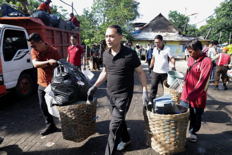Wali Kota Eri Cahyadi Sidak TPS: Tegaskan SOP Baru, Sampah Kasur Hingga Truk Liar Bakal Disanksi