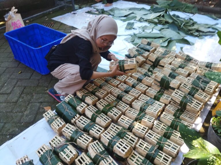 Pemkab Banyuwangi Imbau Warga Kurangi Penggunaan Kantong Plastik untuk Bagi Daging Kurban 