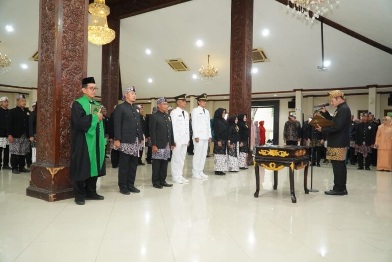 Lantik 34 Pejabat, Pak Yes Tekankan Untuk Fokus Pada Tugas