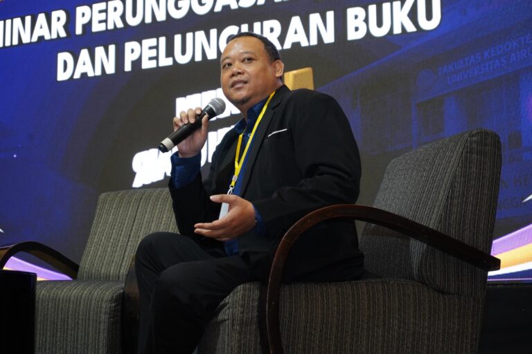 Buku 55 Tahun FKH UNAIR Jadi Refleksi Perjalanan dan Kontribusi Dunia Veteriner