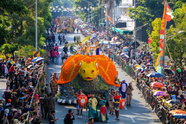 Habiskan Akhir Pekan di Surabaya Vaganza 2026, Festival Cahaya Siap Hipnotis Pengunjung