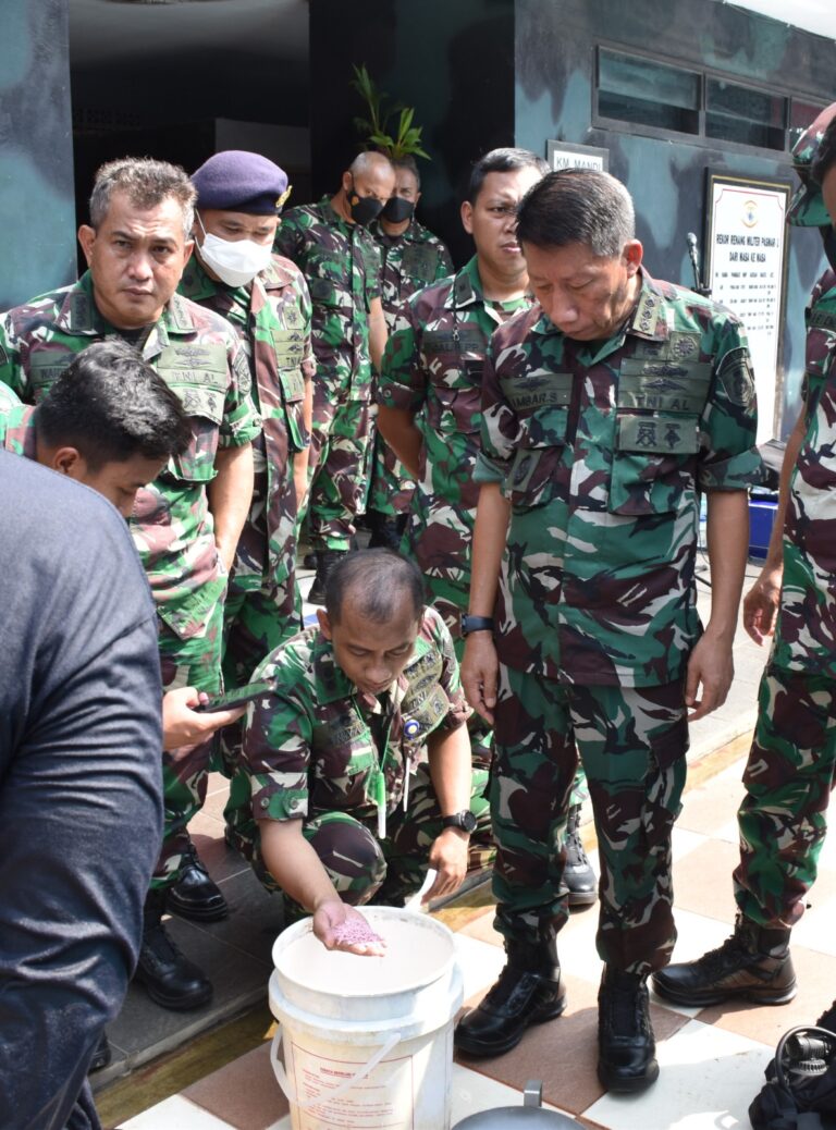 Kisah Khoiril Anwar, Alumnus UNAIR Integrasikan Ilmu Kimia dan Militer