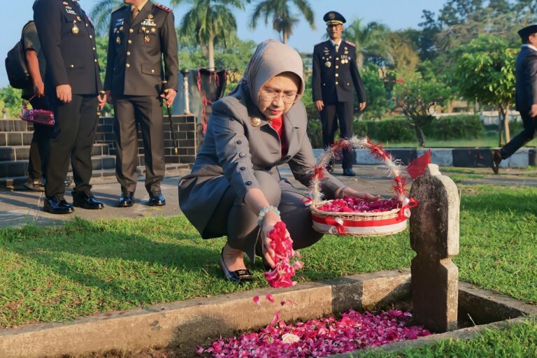 Ziarah Harkitnas, Bunda Indah Tegaskan Kebangkitan Bangsa Dimulai dari Menjaga Nilai Perjuangan