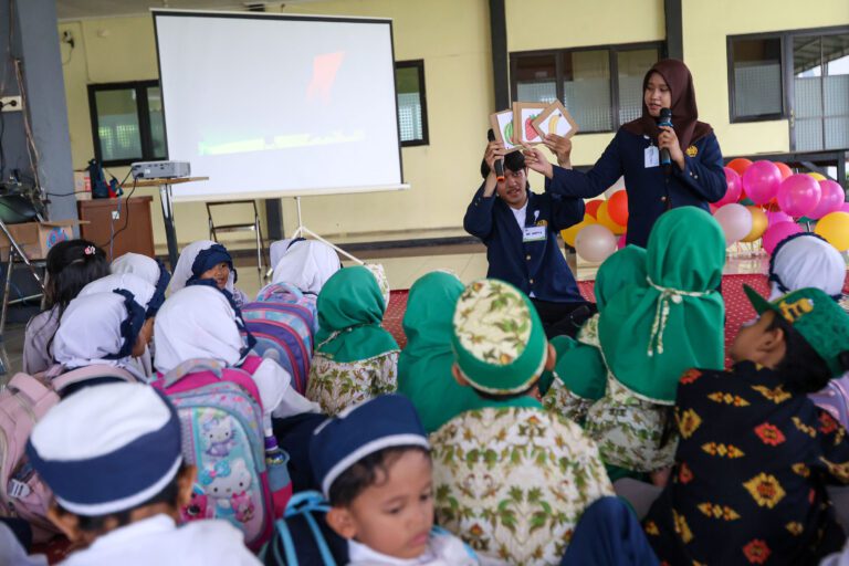 RICH Pakal, Program Gratis Belajar Bahasa Inggris untuk Anak Usia Dini Diserbu Warga Surabaya