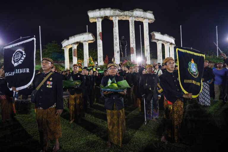 Surabaya Gelar Ruwatan Kota dan Wayang Kulit di Tugu Pahlawan, Libatkan Ratusan Seniman dan Budayawan