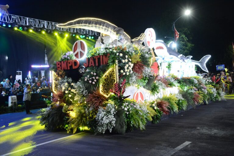 Surabaya Vaganza 2026 Spektakuler, Ribuan Penonton Serbu Rute Parade