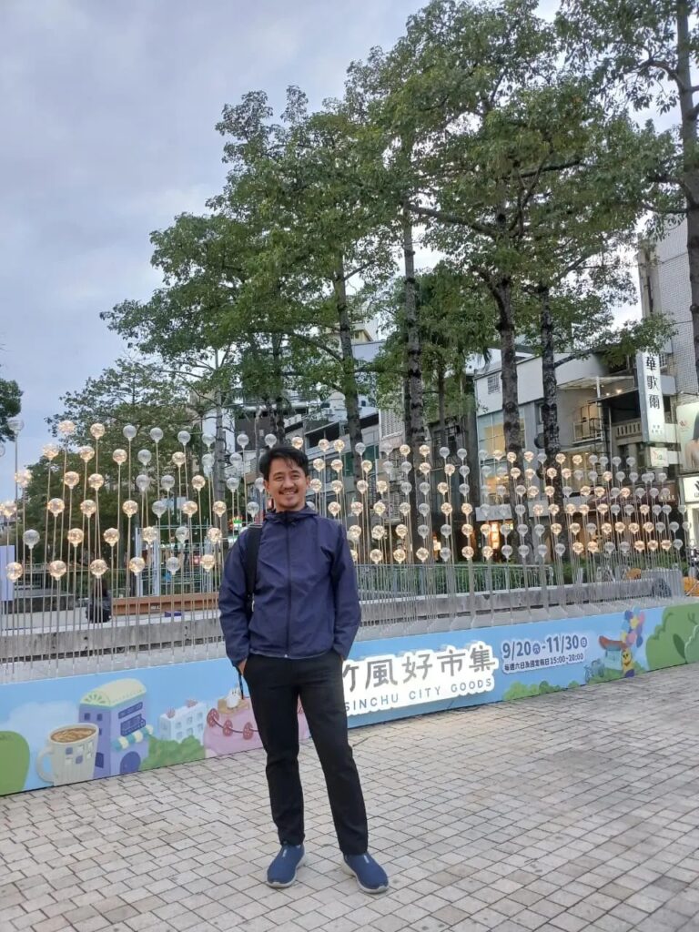 Optimalkan Efisiensi Sel Surya Lewat Nanomaterial, Pakar FTMM UNAIR Dorong Inovasi Energi Terbarukan