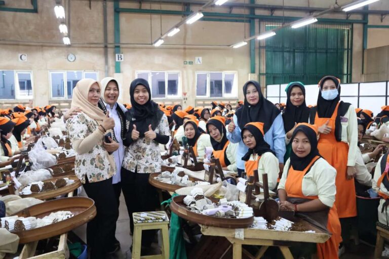 Wabup Bojonegoro Serahkan BLT Dana Bagi Hasil Cukai Hasil Tembakau