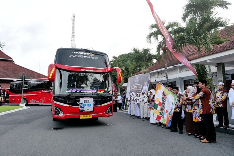 Dari Lumajang ke Tanah Suci, Jemaah Bawa Harapan untuk Daerah