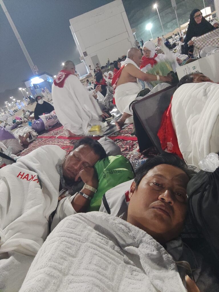 Dua Jamaah Bryan Makkah Jalani Mabit di Muzdalifah, Rasakan Haru dan Kebersamaan