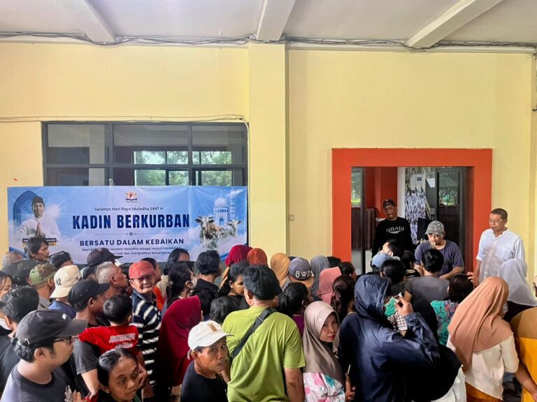Wujud Kepedulian Dunia Usaha, Kadin Jatim Bagikan Daging Qurban kepada 1.750 Penerima