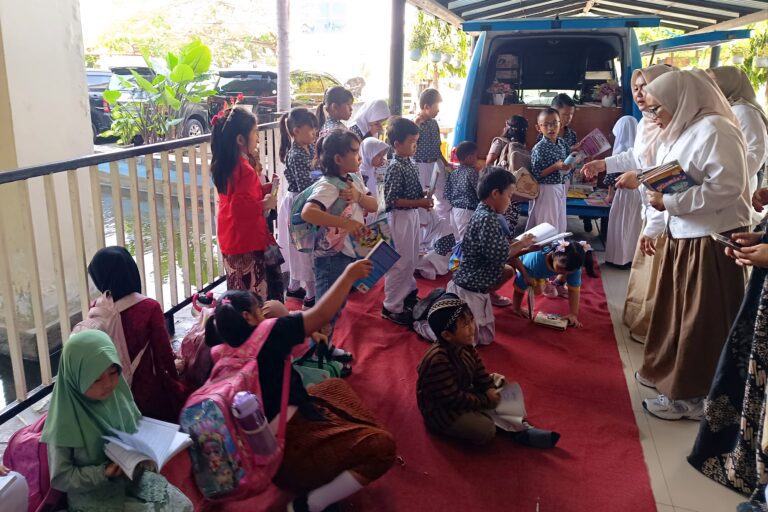 Kado HJKS ke-733, Pemkot Surabaya Tambah Empat Mobil Perpustakaan Listrik