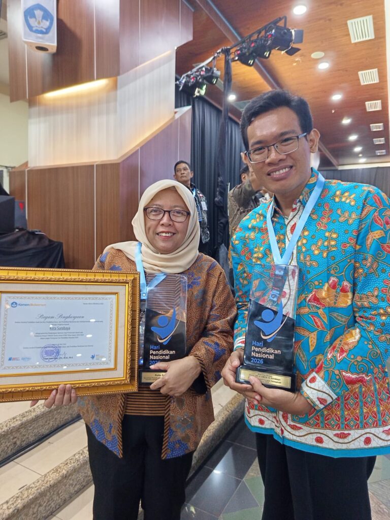 Wujudkan Pemerataan Mutu, Surabaya Raih Dua Penghargaan Nasional dari Kemendikdasmen di Hardiknas 2026