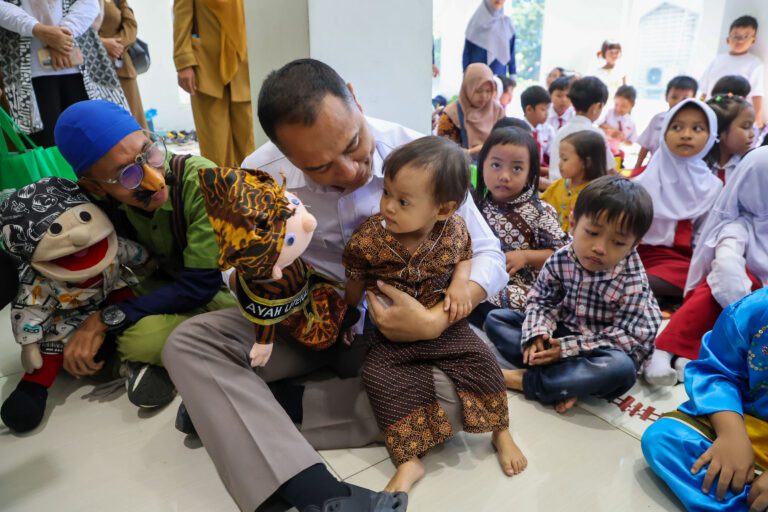 Batasi Penggunaan Gawai pada Anak, Wali Kota Eri Ajak Orang Tua untuk Mendongeng