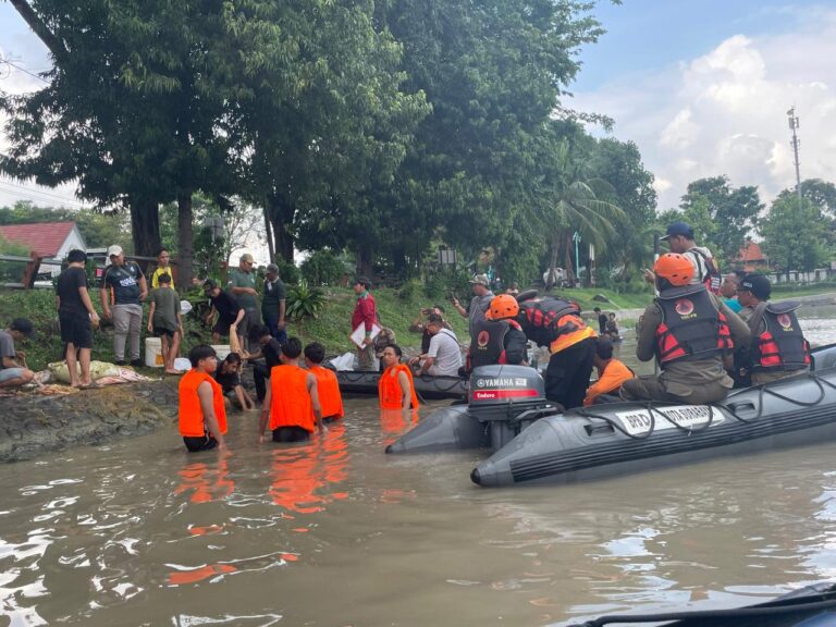 Pemkot Surabaya Gelar Patroli Sisir Sungai Iduladha, Masyarakat Kedapatan Buang Rumen Langsung Ditindak