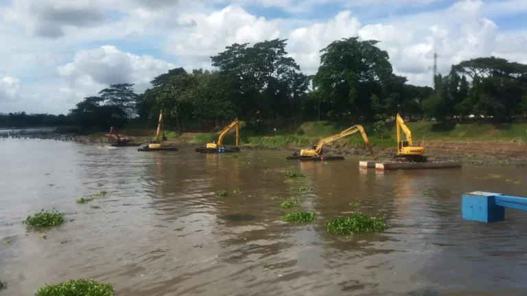 PJT I Gelontorkan 600 Ribu Meter Kubik Sedimen dari Bendungan Wlingi dan Lodoyo