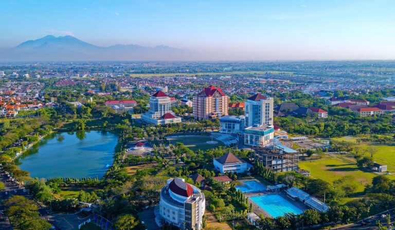 Unesa Terima 8.292 Camaba Jalur SNBT, Prodi Kesehatan dan Vokasi Puncaki Daftar Prodi Terketat