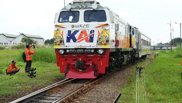 KAI Daop 8 Uji Coba Perdana Penggunaan Bahan Bakar Biodisel B50 Pada Lokomotif Kereta Api