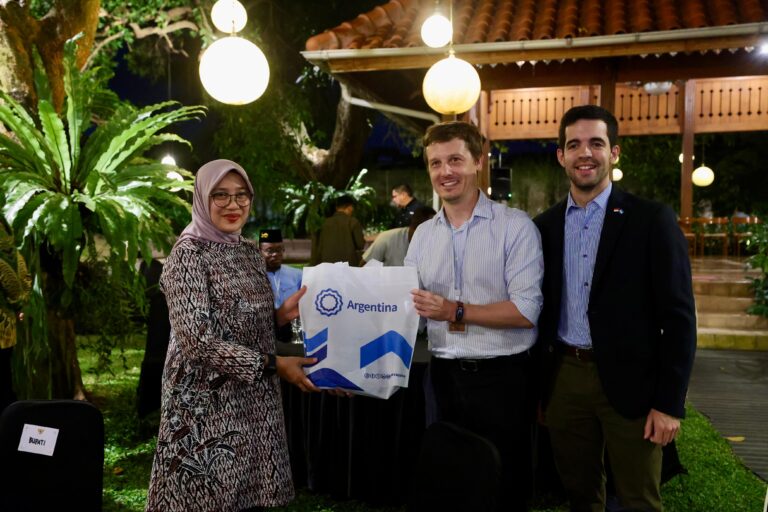 Ke Banyuwangi Sharing Pengelolaan Pertanian Berkelanjutan, Delegasi Argentina Terkesan dengan Vibes Hutan Banyuwangi 