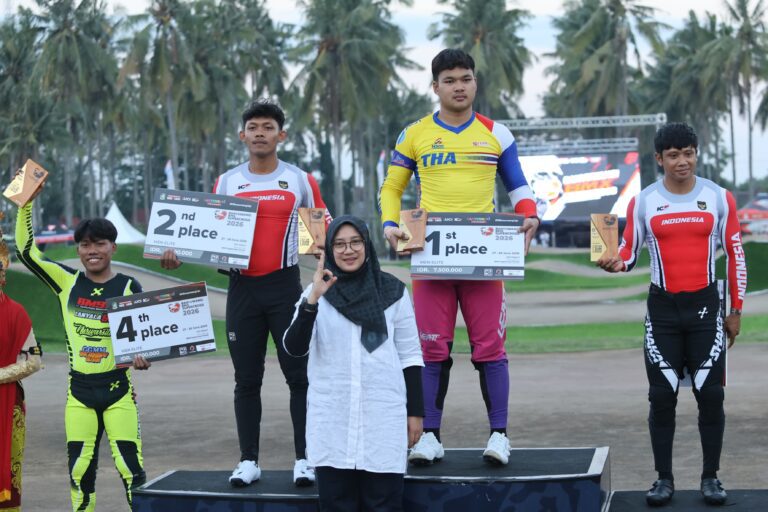 Pembalap Timnas Thailand dan Indonesia Berbagi Podium di Hari Pertama Banyuwangi BMX Supercross 2026