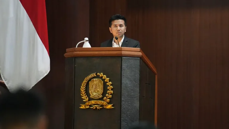Wagub Emil Sampaikan Jawaban Gubernur Atas Raperda Disabilitas