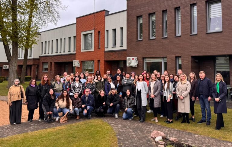 Dari Sebuah Kantor Kecil di Lithuania, Mahasiswa UNAIR Belajar Memahami Dunia