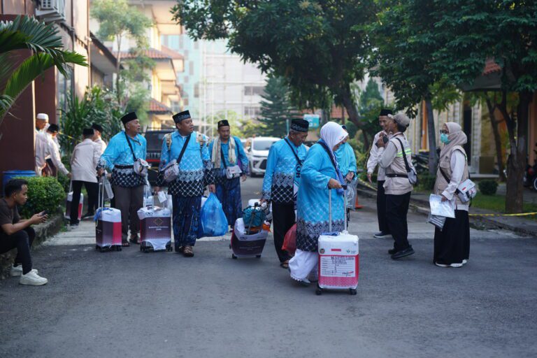 Operasional Pemulangan Haji Hari Ke-18, Debarkasi Surabaya Telah Memulangkan 25.005 Jamaah Dan Petugas Hingga Kloter 66