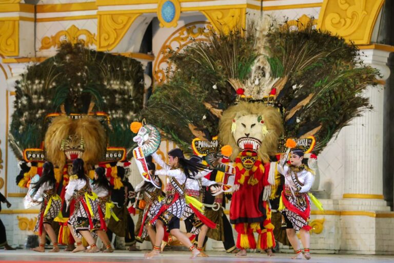 Pukau Ribuan Penonton, Reog Purbaya Harumkan Nama Surabaya di Panggung Nasional