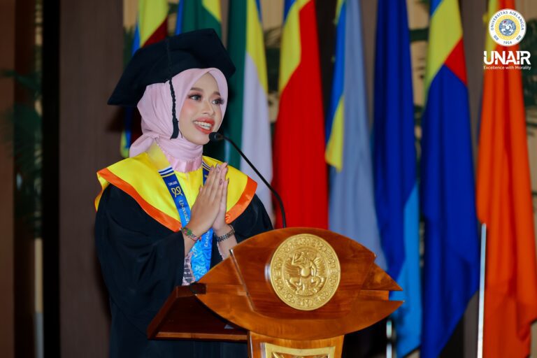Kehilangan Kedua Orang Tua, Devi Ridho Syavitri Bangkit Jadi Wisudawan Terbaik Hingga Raih Beasiswa Magister