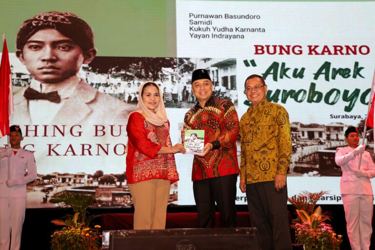 Pemkot Luncurkan Buku “Bung Karno: Aku Arek Suroboyo”, Tegaskan Soekarno Lahir di Surabaya