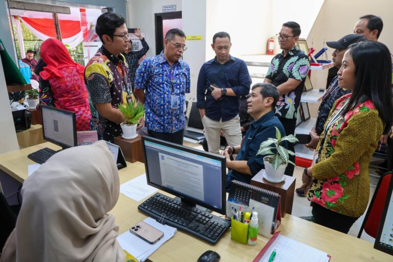 Kota Surabaya Uji Coba Perlinsos Digital, Ini Manfaatnya Bagi Penerima Bansos