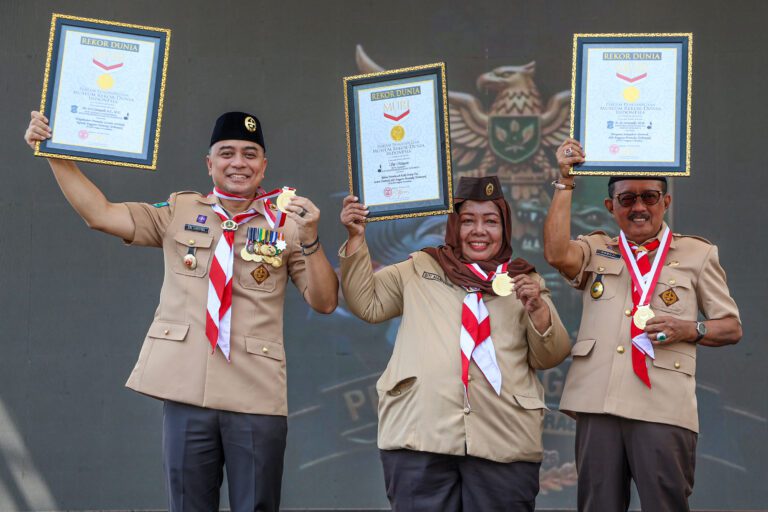 Pecahkan Tiga Rekor MURI Sekaligus, Wali Kota Eri Libatkan Pramuka ke Dalam Kampung Pancasila