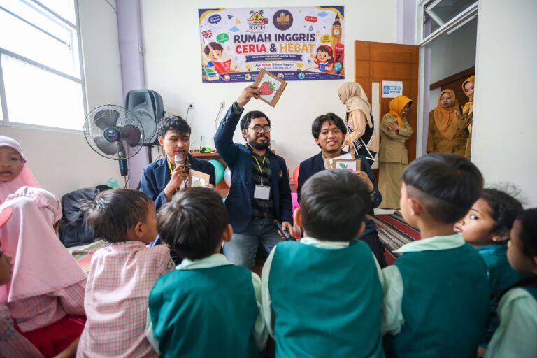 Dari Kampung ke Kelas Global, Program RICH Gratis Bahasa Inggris di Surabaya Bikin Anak Lebih Percaya Diri