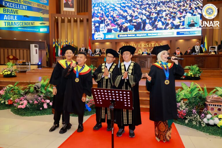 Keluarga 3A Wisuda Bersama di UNAIR, Wujudkan Satu Momen Tiga Kebahagiaan