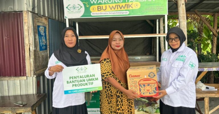 LAZISNU Gresik Bantu UMKM Rombong Usaha dan Peralatan Masak