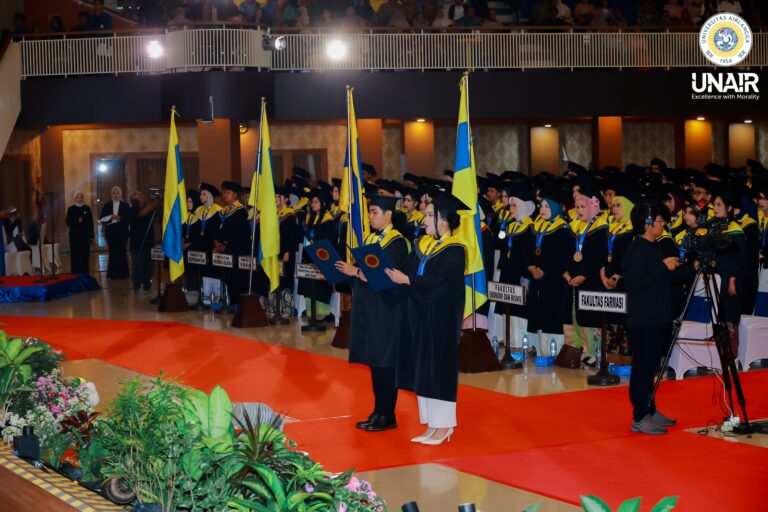 UNAIR Mewisuda 980 Lulusan di Tengah Capaian Tiga Besar Perguruan Tinggi Terbaik Indonesia