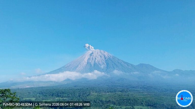 Semeru Tetap Berstatus Siaga, Kepatuhan pada Zona Bahaya Jadi Kunci Mitigasi Risiko