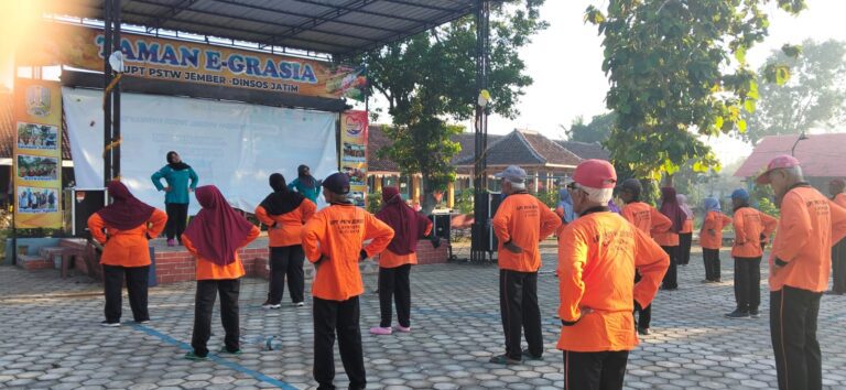UPT PSTW Jember Gelar Senam Kebugaran untuk Dukung Kesehatan dan Kemandirian Lansia