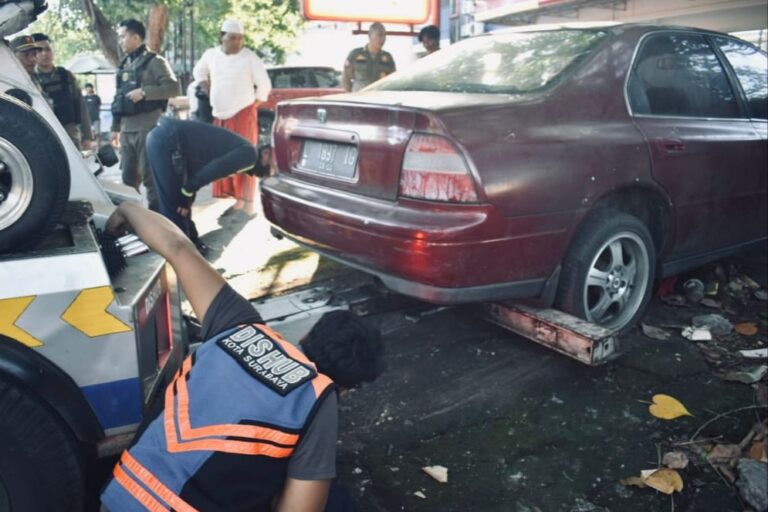 Pemkot Surabaya Tertibkan Jalan Nias, Wali Kota Eri: Kepentingan Publik Harus Diutamakan