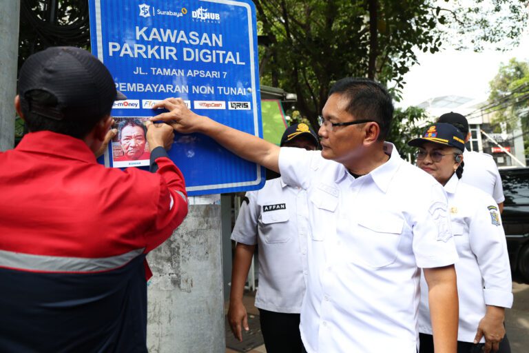 Dishub Surabaya Tempel Foto Jukir untuk Cegah Penyalahgunaan Identitas