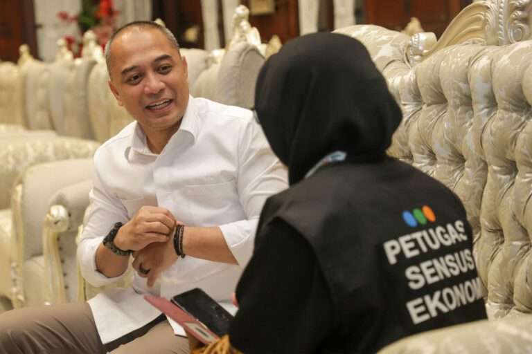 Wali Kota Eri Jadi Responden Sensus Ekonomi 2026, Ajak Warga Surabaya Terbuka pada Pendataan