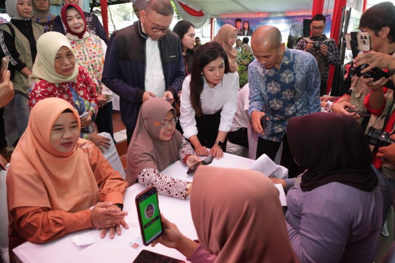 Kota Surabaya Jadi Pilot Project Aplikasi Perlinsos Digital, Pangkas Waktu Verifikasi Bansos Jadi 15 Menit