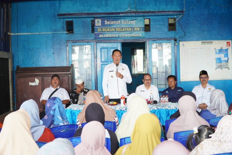 Bupati Yes Silaturahmi dan Beri Dukungan kepada Keluarga Korban KMN Entok