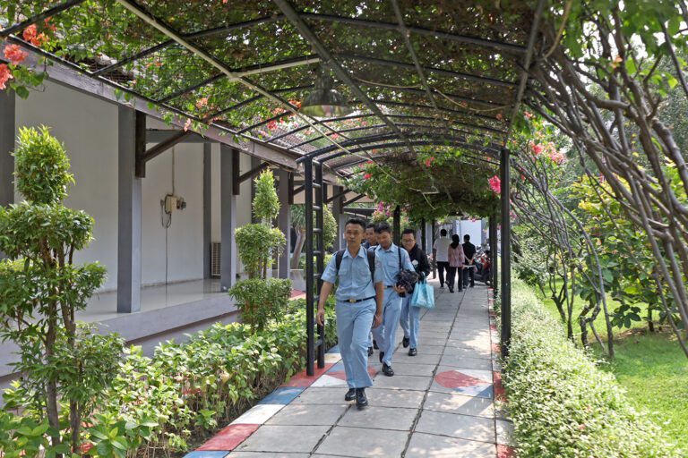 Program Satu Keluarga Satu Sarjana Surabaya Perluas Akses Pendidikan Tinggi di Tengah Tingginya Biaya Kuliah