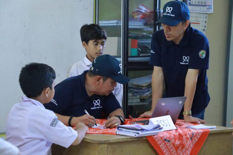 FKH dan FK UNAIR Bersinergi dalam Skrining Status Gizi Ratusan Siswa pada Delapan SD di Bojonegoro